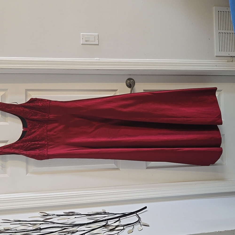 Elegant Red Evening Gown Size 10